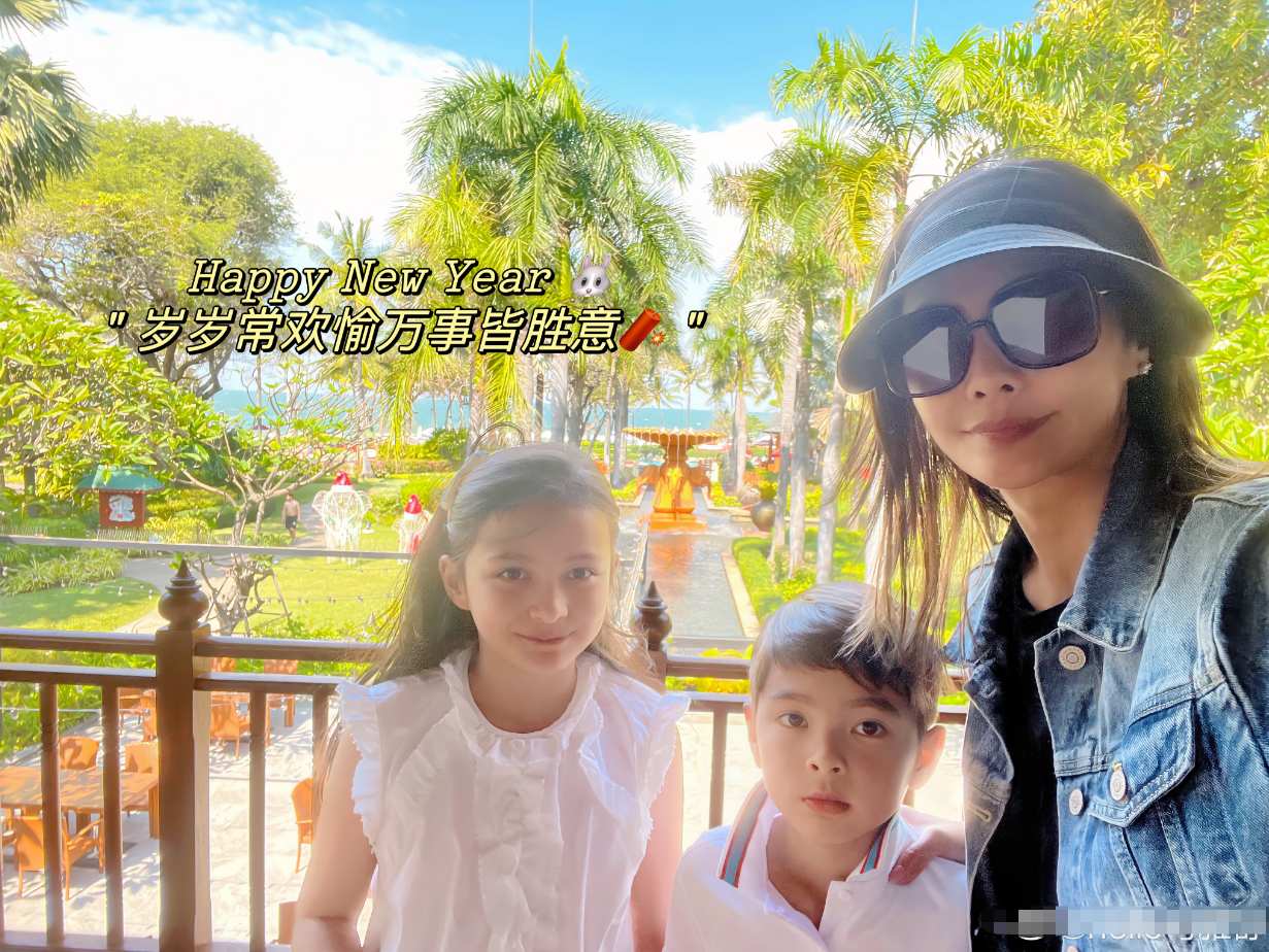 马雅舒与继女关系友好,亲密探讨爱情,胜似亲妈