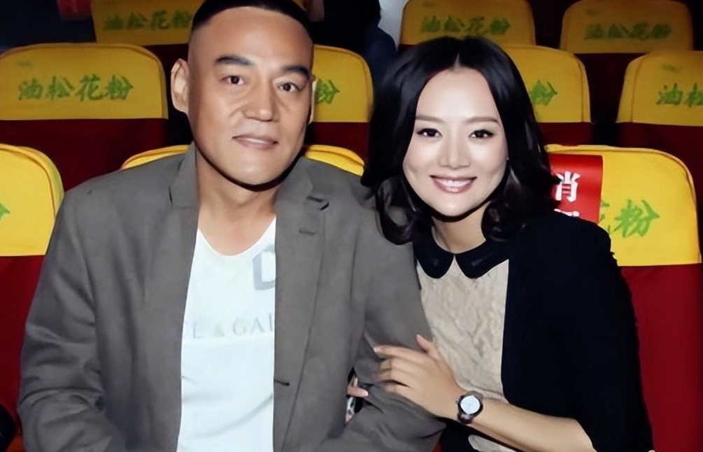 演员巍子:与妻子离婚净身出户抱着儿子大哭,如今儿子成他的骄傲