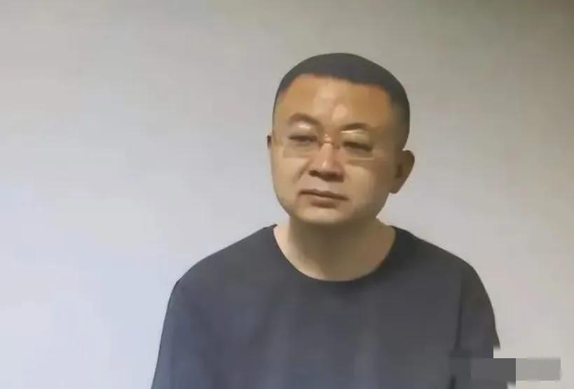 纪实:巨贪副市长张标落:四年贪4000万,改名重婚娶小老婆生子