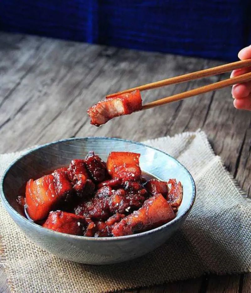 中国.玉山特色美食—红烧黑猪肉