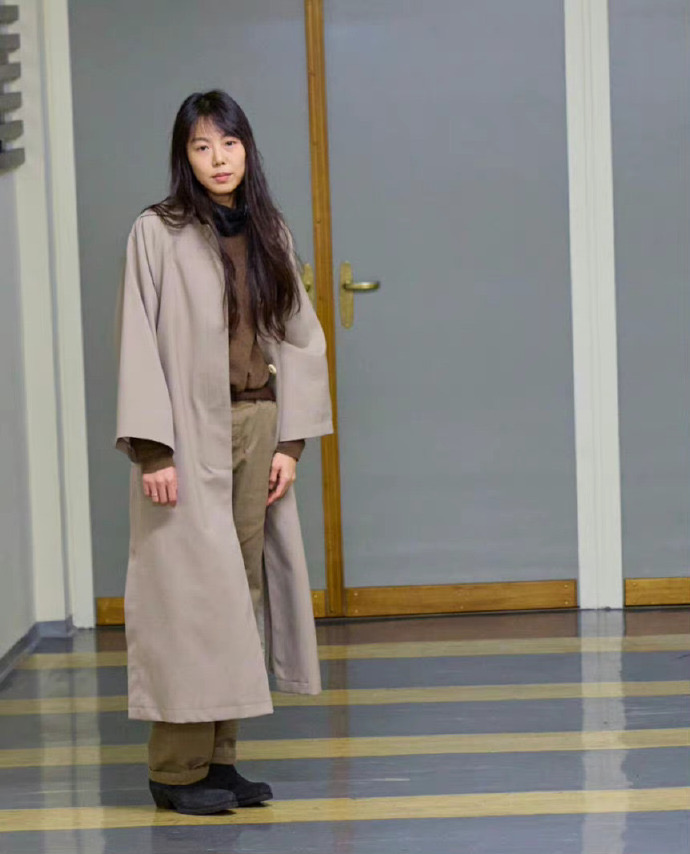 金敏喜的lemaire穿搭让人惊艳,简约中不失高级感!