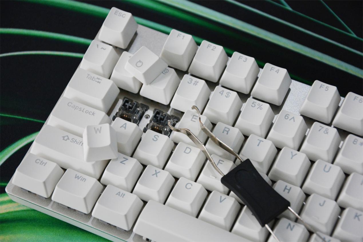 支持104键热拔插,雷柏v700diyrgb机械键盘定义高性价比客制化