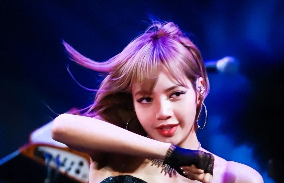 lisa欧美征程:签约美国公司,身体变革,法国烟花盛宴