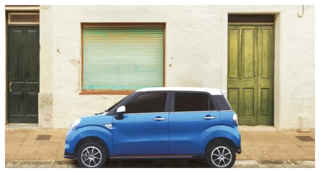 两辆可上牌的四轮电动车,最长续航400英里,每公里仅5美分