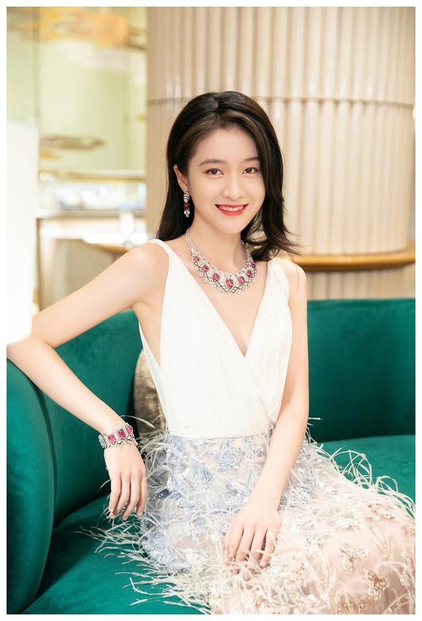 张雪迎:不只演技惊艳,身材更迷人!她用完美身姿征服世人