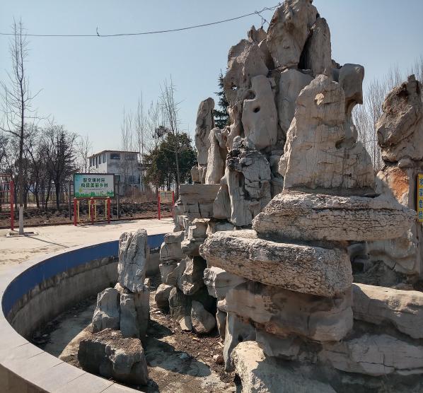 绿意浓浓 姹紫嫣红——其乐融融滕州市级索镇风光旖旎美如"画"