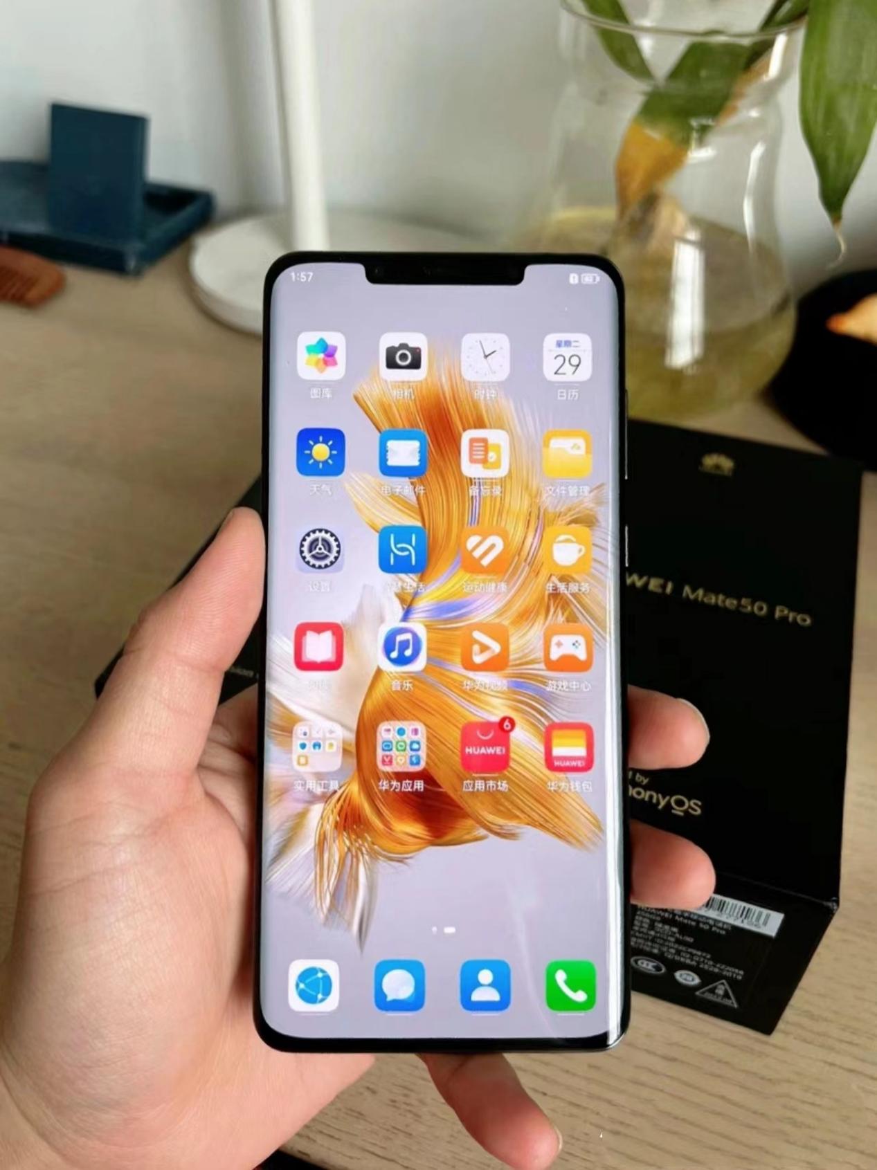 很意外,华为mate 50默默降了1500元,国产高端机不贵了