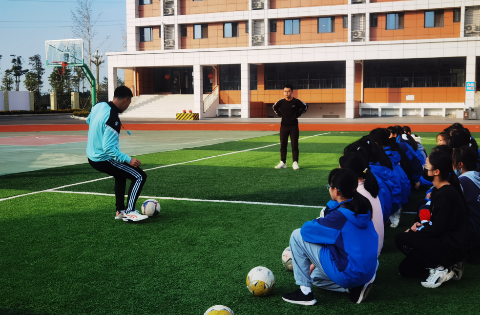 绵阳市第二中学:第四届课程博览会暨协作体教研活动顺利举行