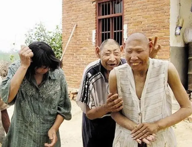 回顾:百岁老人陈秀英近亲结婚生3"猴娃",照顾他们50年没出村