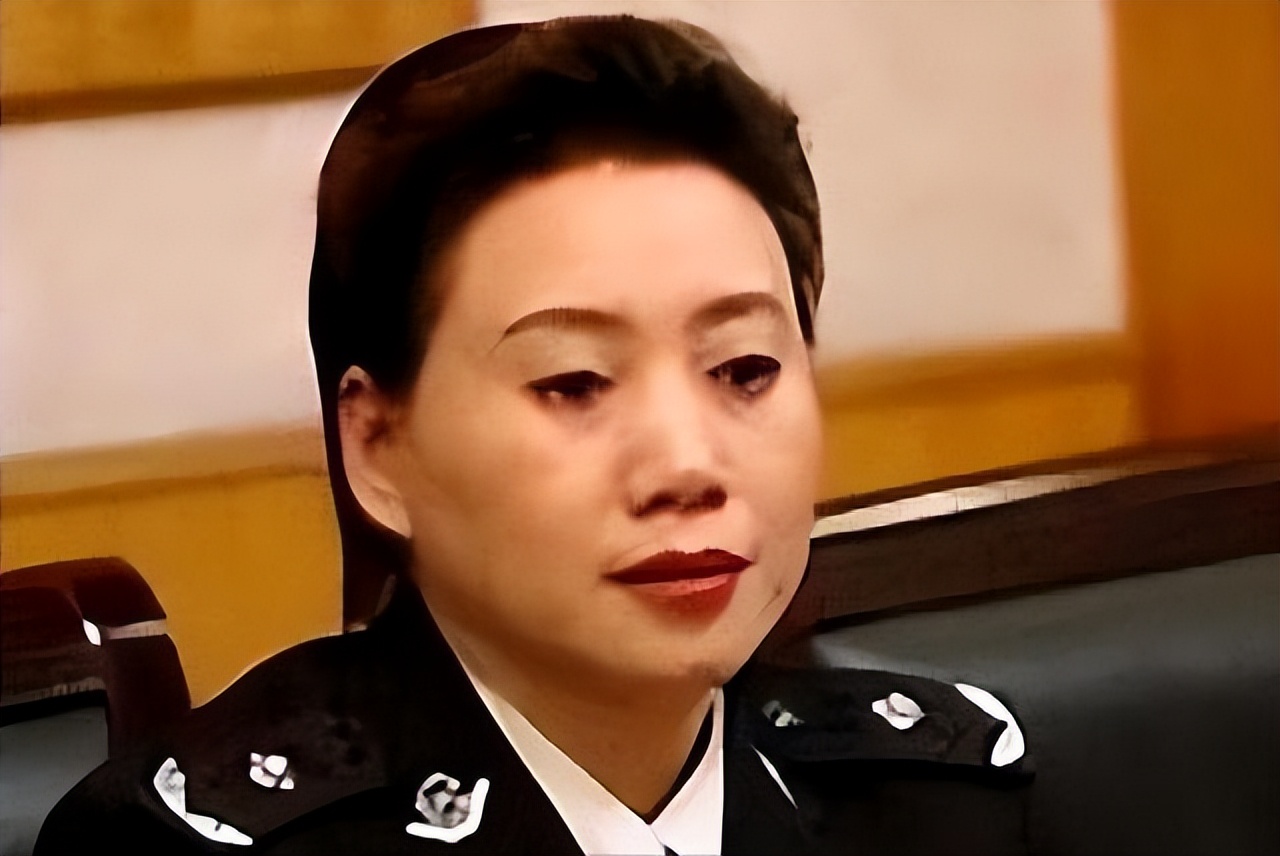 案例:南京"女色贪"潘玉梅:包养180多名"小鲜肉"