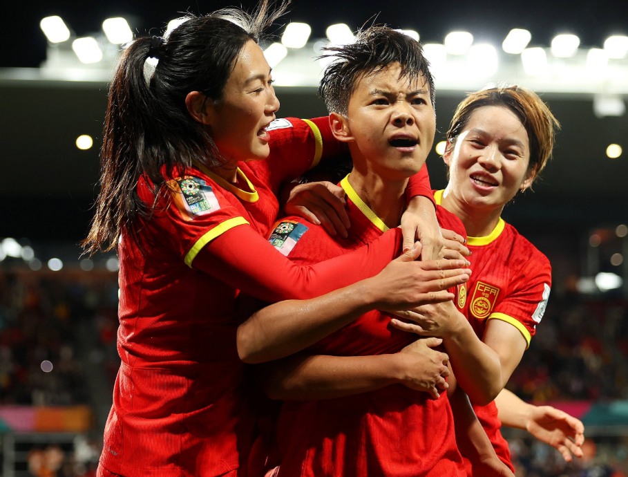 中国女足大胜!"姆巴佩王霜结婚"的词条上热搜,谁来救救水庆霞