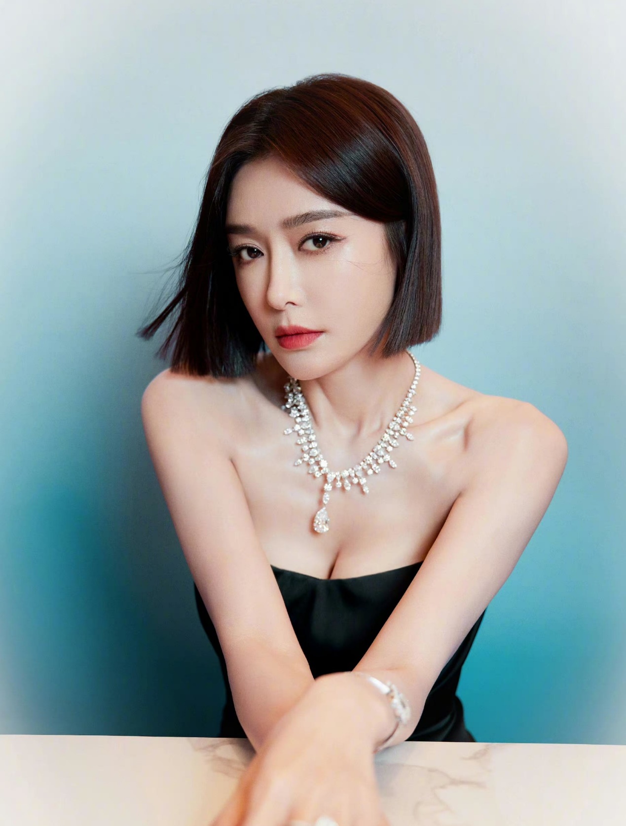 16年过去了,张嘉倪扔向秦岚的回旋镖,终于扎到了自己身上