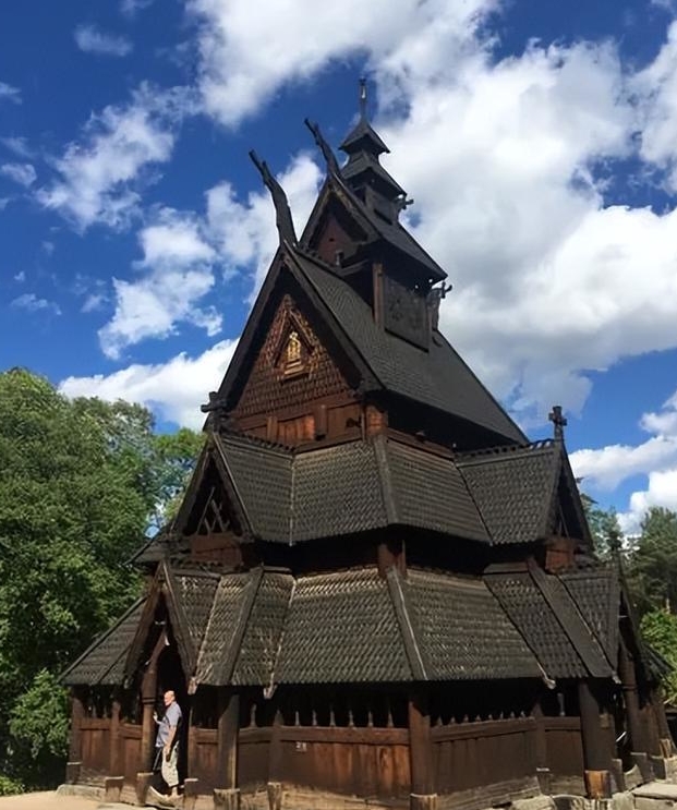 挪威古代建筑的历史演变,中世纪的城堡,与近现代建筑风格的对比