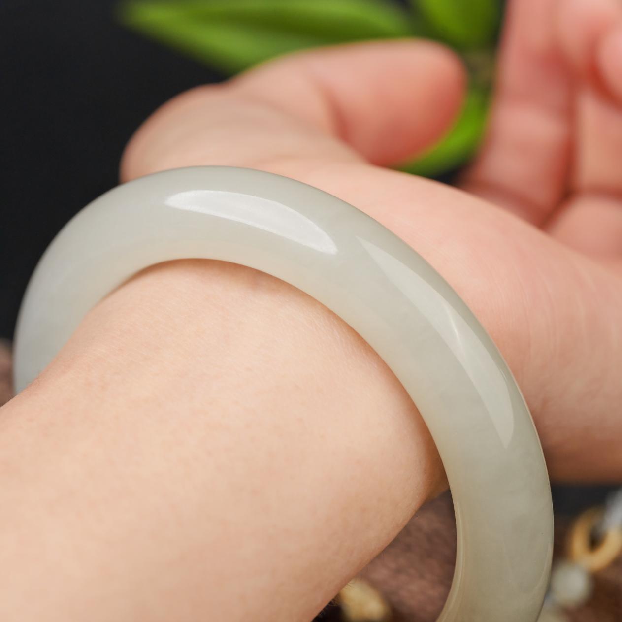 昆仑之玉,冰晶玉洁——尊贵独特的和田玉昆仑冰玉