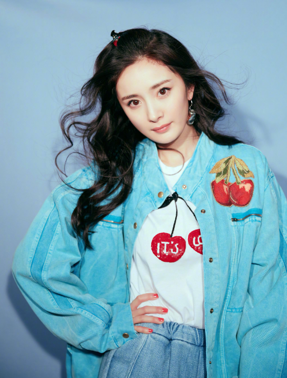 杨幂终于拿回女儿的抚养权了,小糯米去北京上学,母女俩欢聚一堂