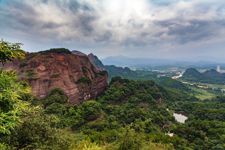 丹霞山风景名胜区:探寻天然瑰宝的壮丽之旅