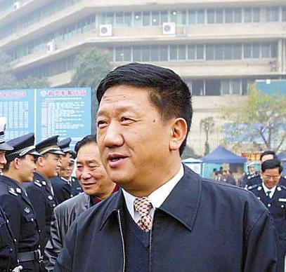 案例:落马书记王华元,用权力抢他人女友,受贿700多万判死缓