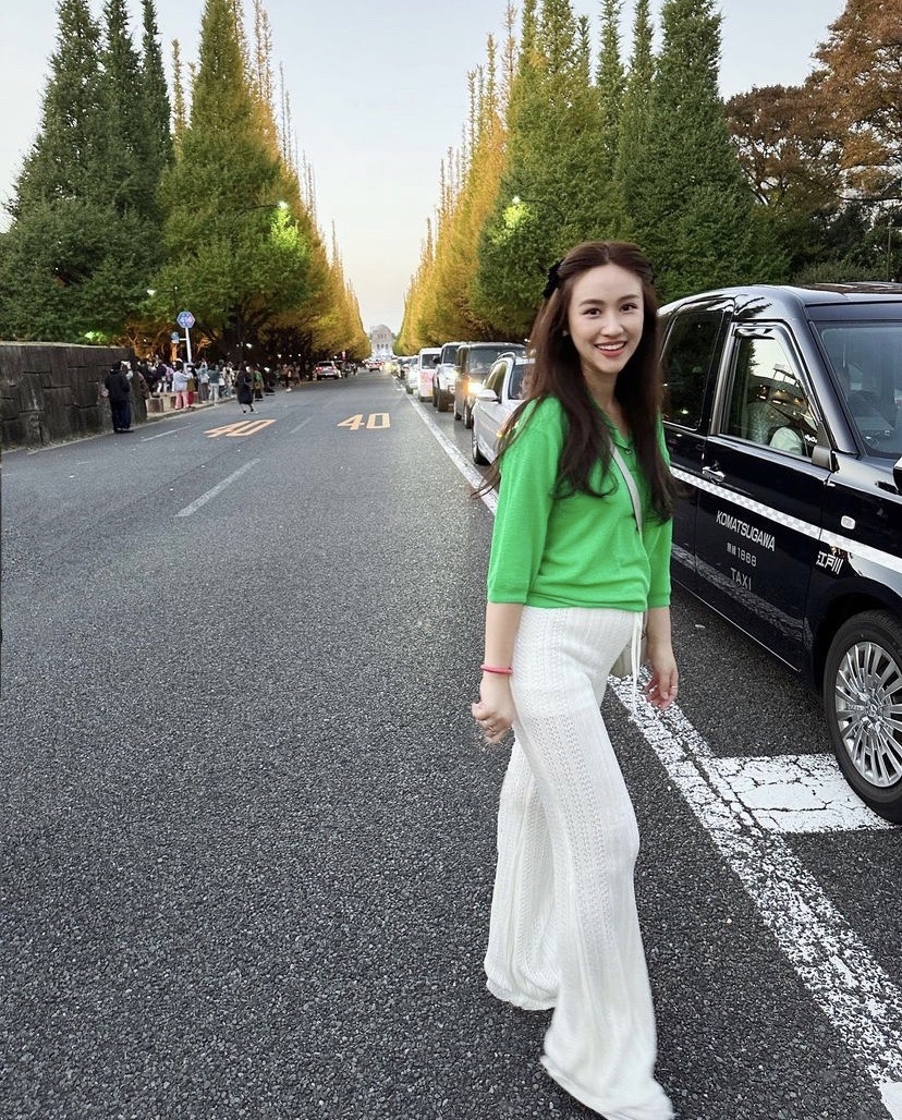 吴姗儒7个月身孕,身材还是相当苗条,网友直呼:我比她更像孕妇