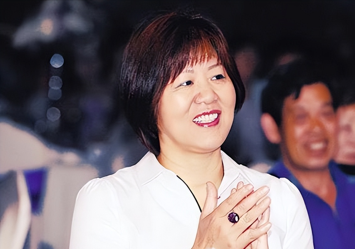 女排将军陈招娣的最后半个月,一向坚强的她对女儿说:要不别治了