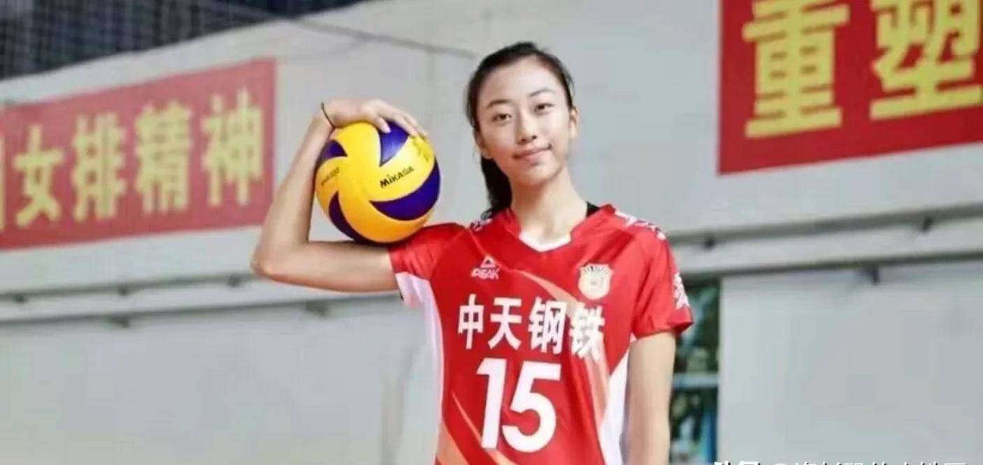 江苏女排新带刀二传亮眼!00后左手扣球像丁霞,4分独得攻击力强