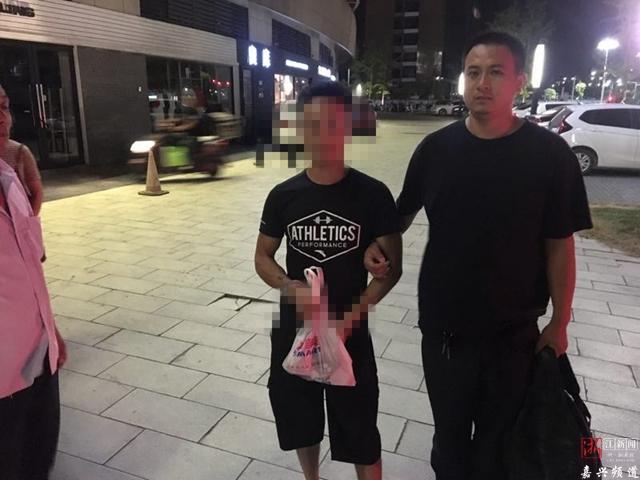 海盐警方走访登记暂住人口 机智抓获网上逃犯