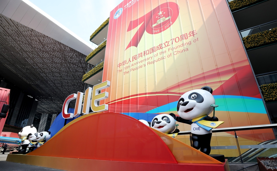 进博会为企业和市场搭建桥梁:迅达电梯展示机器人安装系统