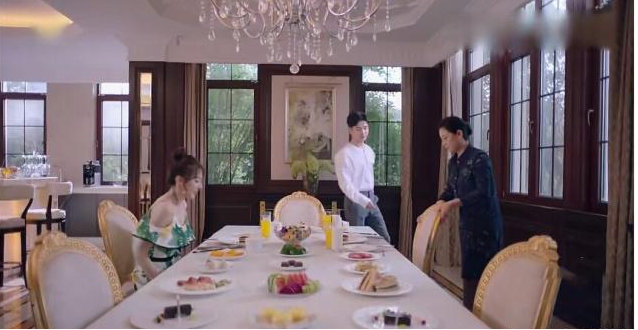 带你看看邹凯高蜜住的豪宅,连沙发都镀了金,装修太豪华了