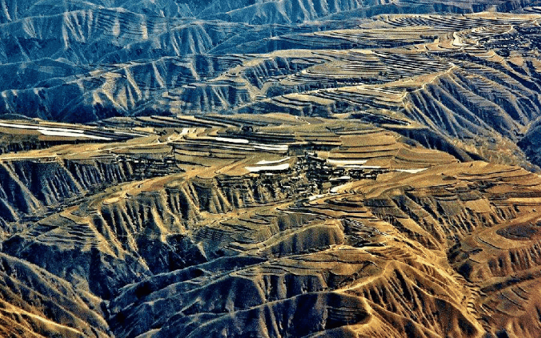 黄土高原沟壑纵横图片