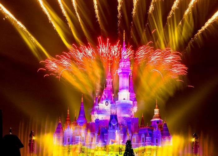 方式也是非常多的,在这里你可以跟随着传统的方式登上东方明珠的塔顶