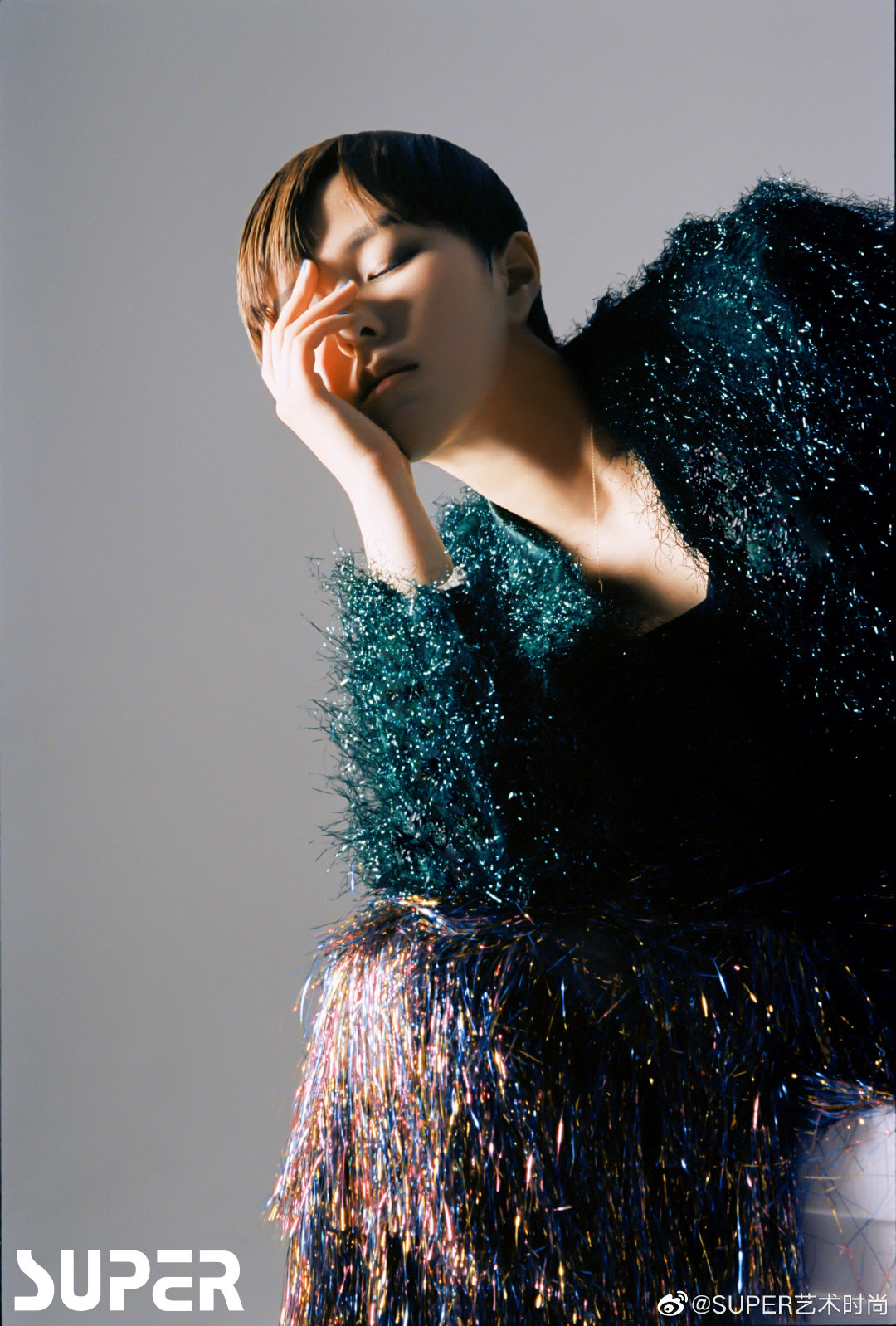 火箭少女sunnee杨芸晴:大佬穿上蛋糕裙,演绎反少女美学