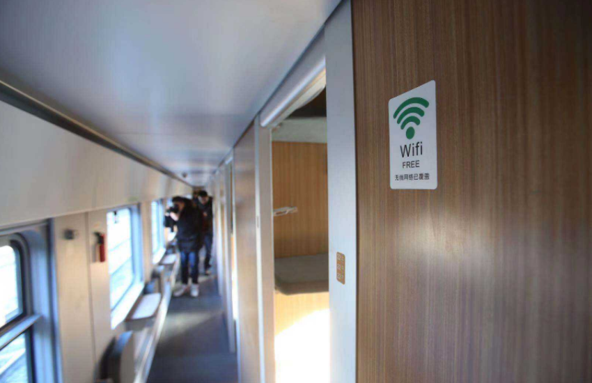 绿皮火车换新装,"绿巨人"复兴号超长火车将亮相,wifi是标配