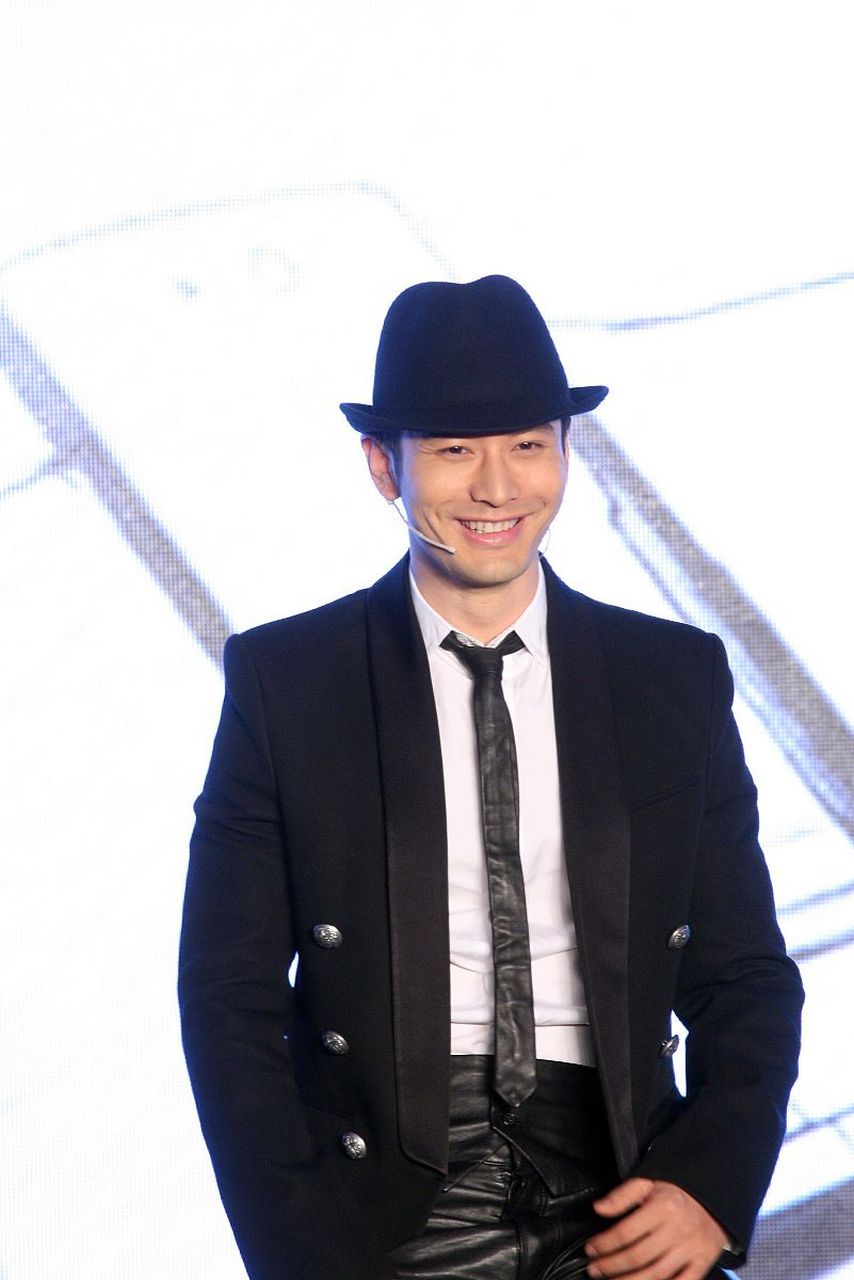 45岁黄晓明在上海国际电影节杀出重围,其他男明星多少有点不争气 67