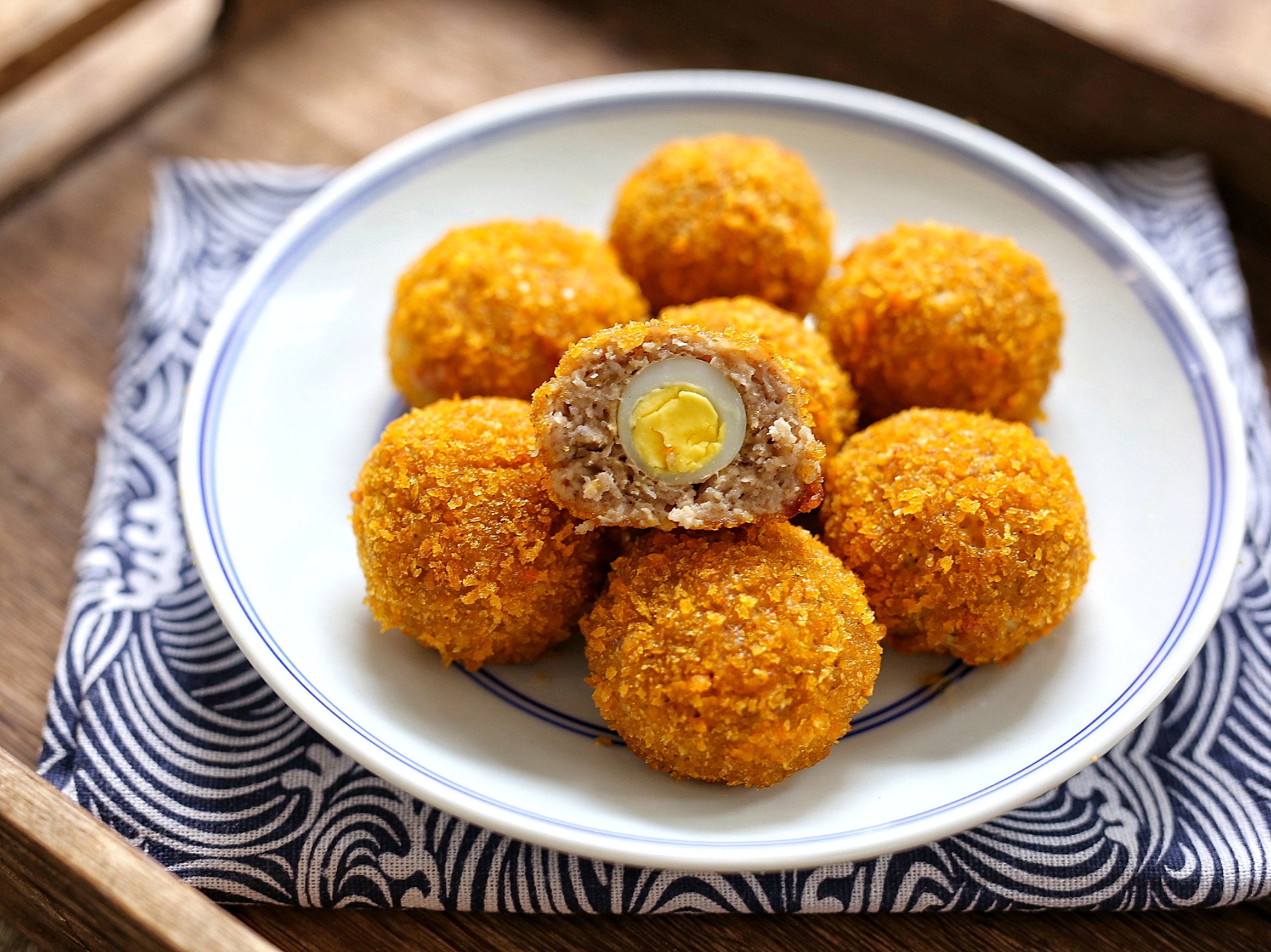 鹌鹑蛋新吃法,外层焦香酥脆,内里鲜嫩可口,咬一口让人回味无穷