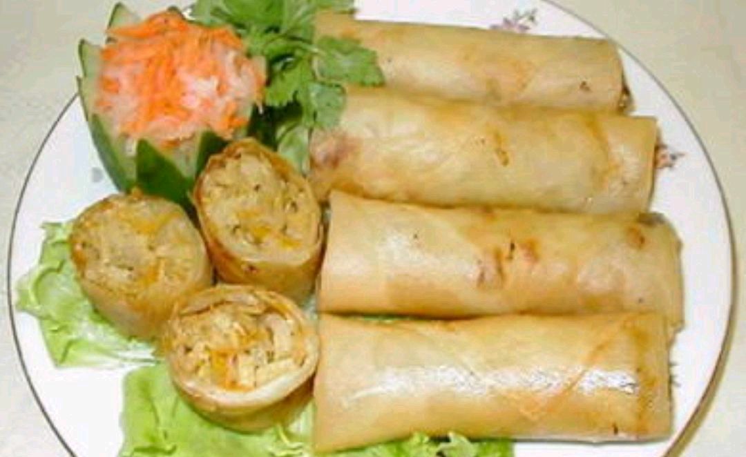 炸素卷是天津的传统素食小吃,用料和做法十分讲究