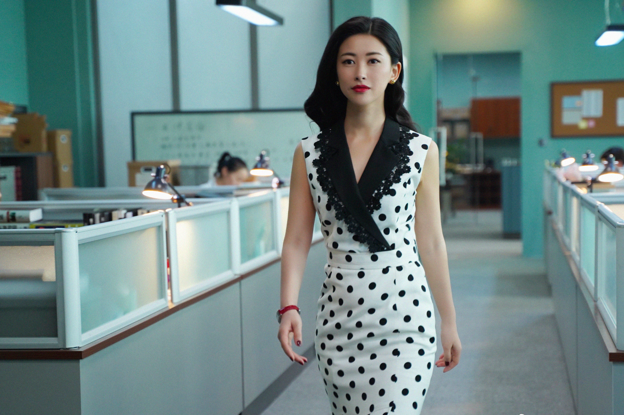 知性优雅,八面玲珑,职场女精英,造型小能手栗娜