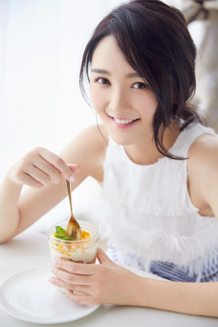 靳梦佳是否整容?