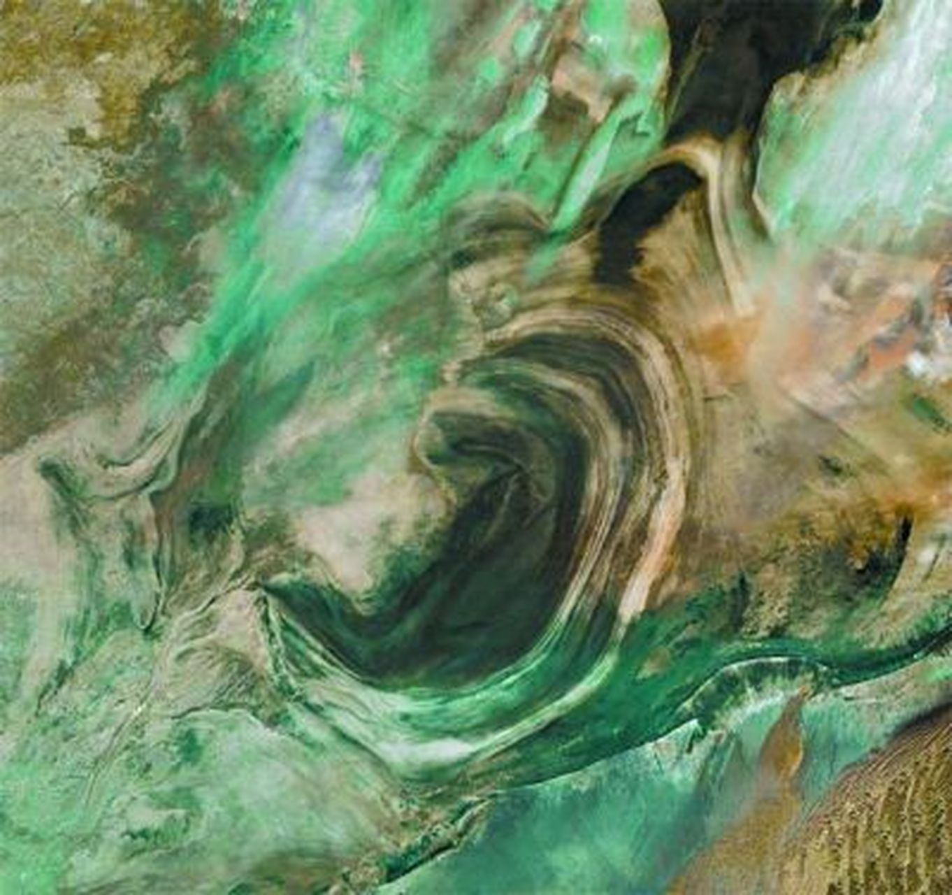 罗布泊最著名的「地球之耳」图片其实是在1972年7月由美国宇航局拍摄