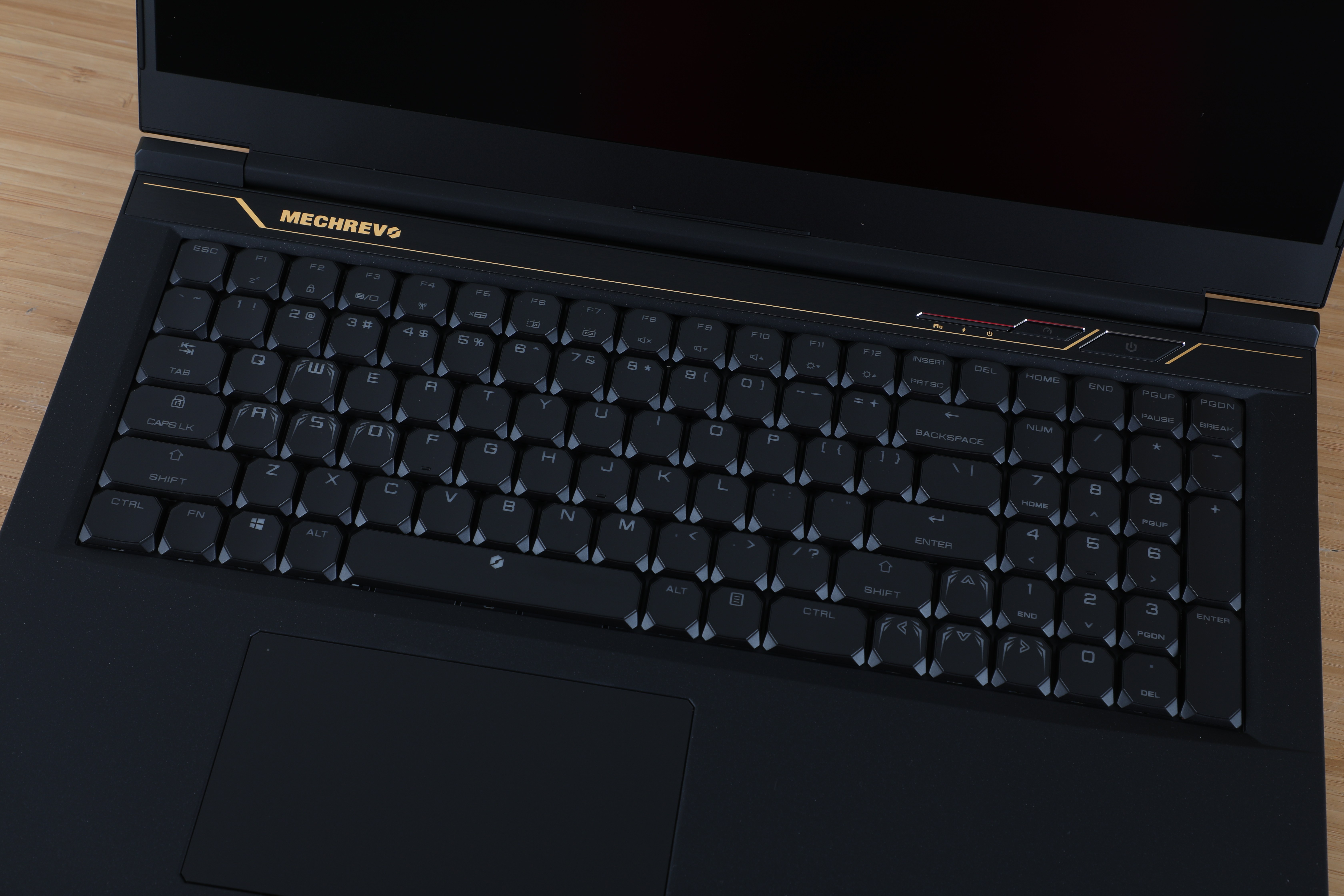 17.3英寸窄边框游戏本 机械革命x8-ti plus赏析