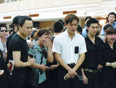 著名演员郭昶葬礼,死因令人痛惜!葬礼上妻子女儿悲痛欲绝!