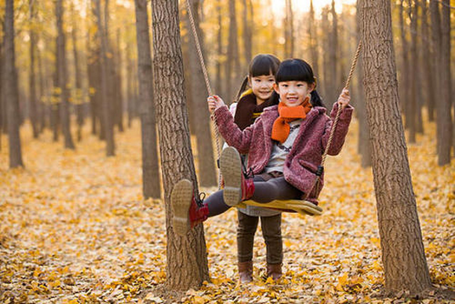 清明习俗#荡秋千:荡秋千是中国古代的一种运动,由于其设备简单,而且