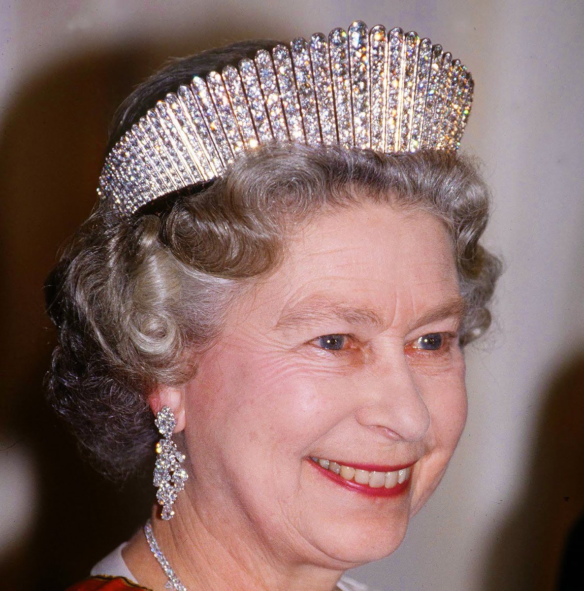 王室的女人王冠好多!英国女王最喜欢这一顶,戴安娜的传家宝耀眼