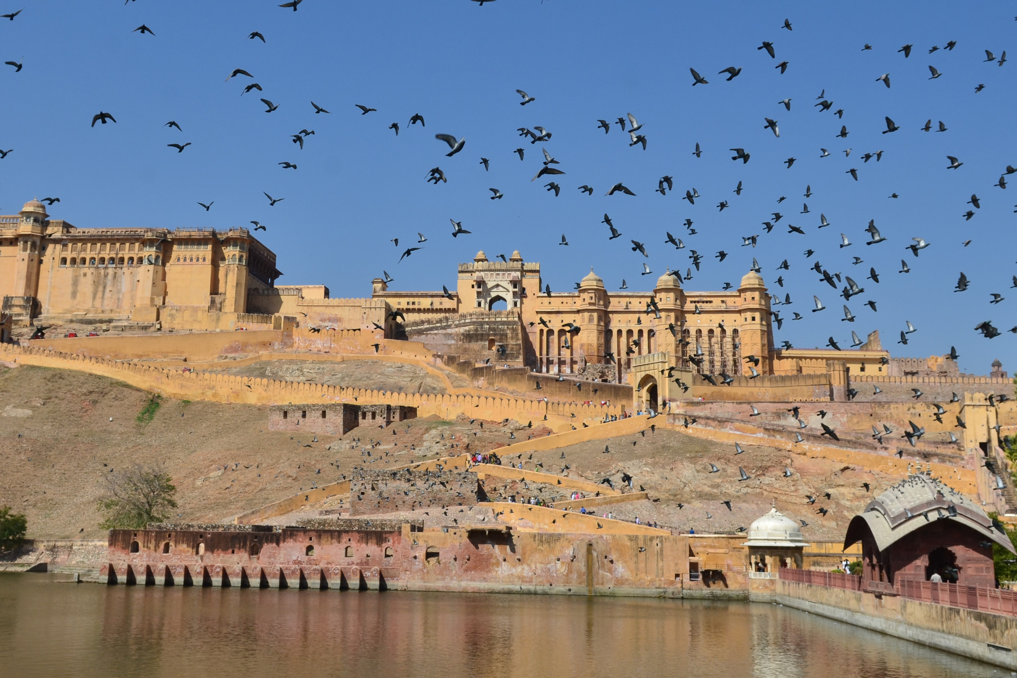 苏拉特,历史悠久,物产资源丰富.