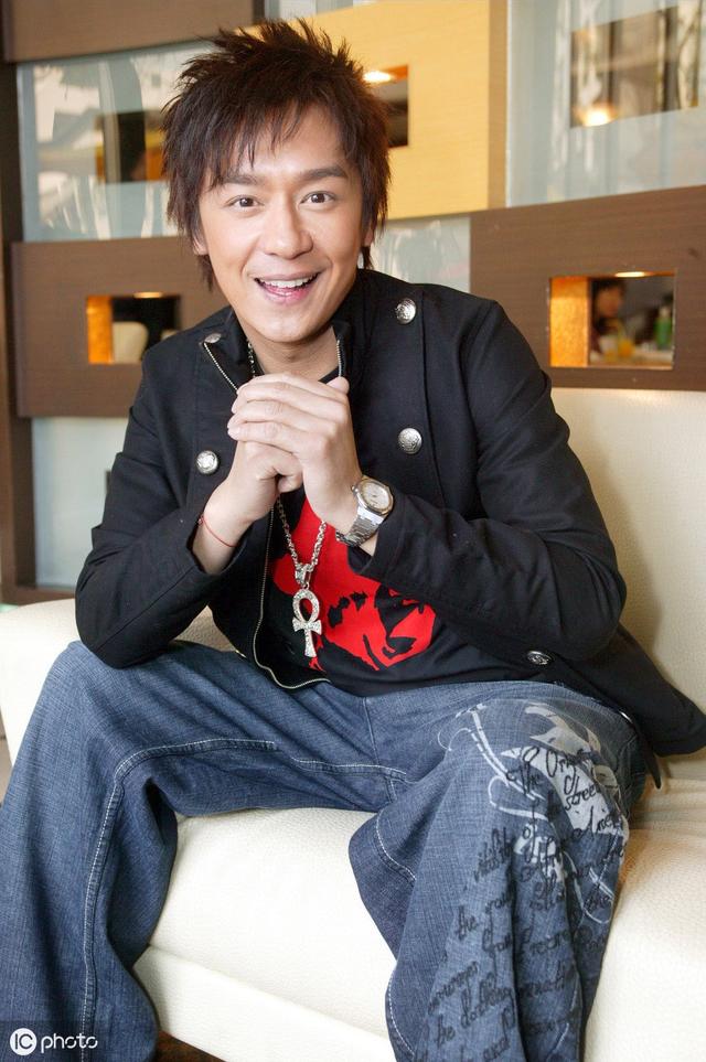 曾是妇孺皆知的古装男神,因咸猪手成过气明星,现整容神似马里奥