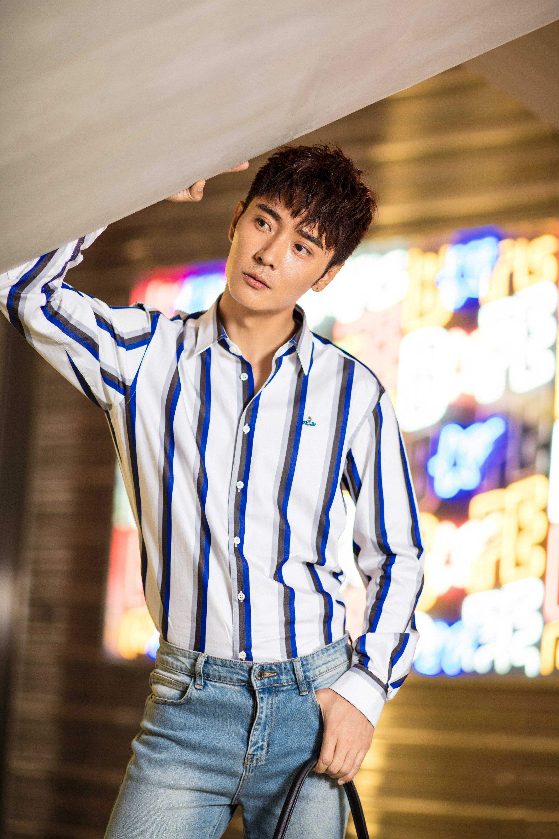 男神张丹峰一组高清壁纸组图,网友:容貌和外形俱佳