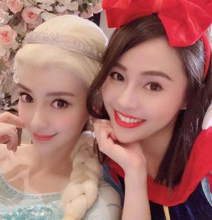 这是杨颖与好友的合照.