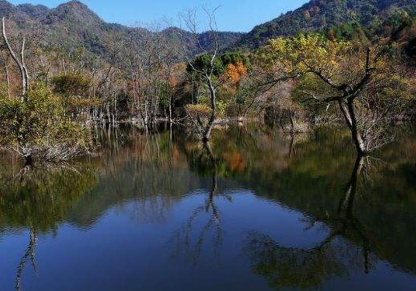 龍源峽風景圖,遊人無不為其美麗的景色所傾倒!