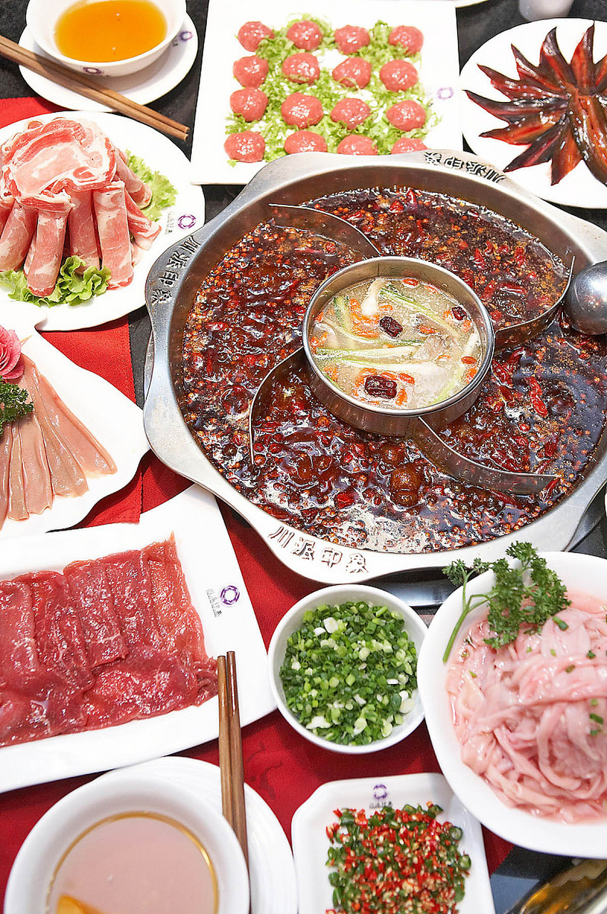 韩国饮食文化中辣的程度相对较低,而重庆火锅的麻辣味道对他们来说是