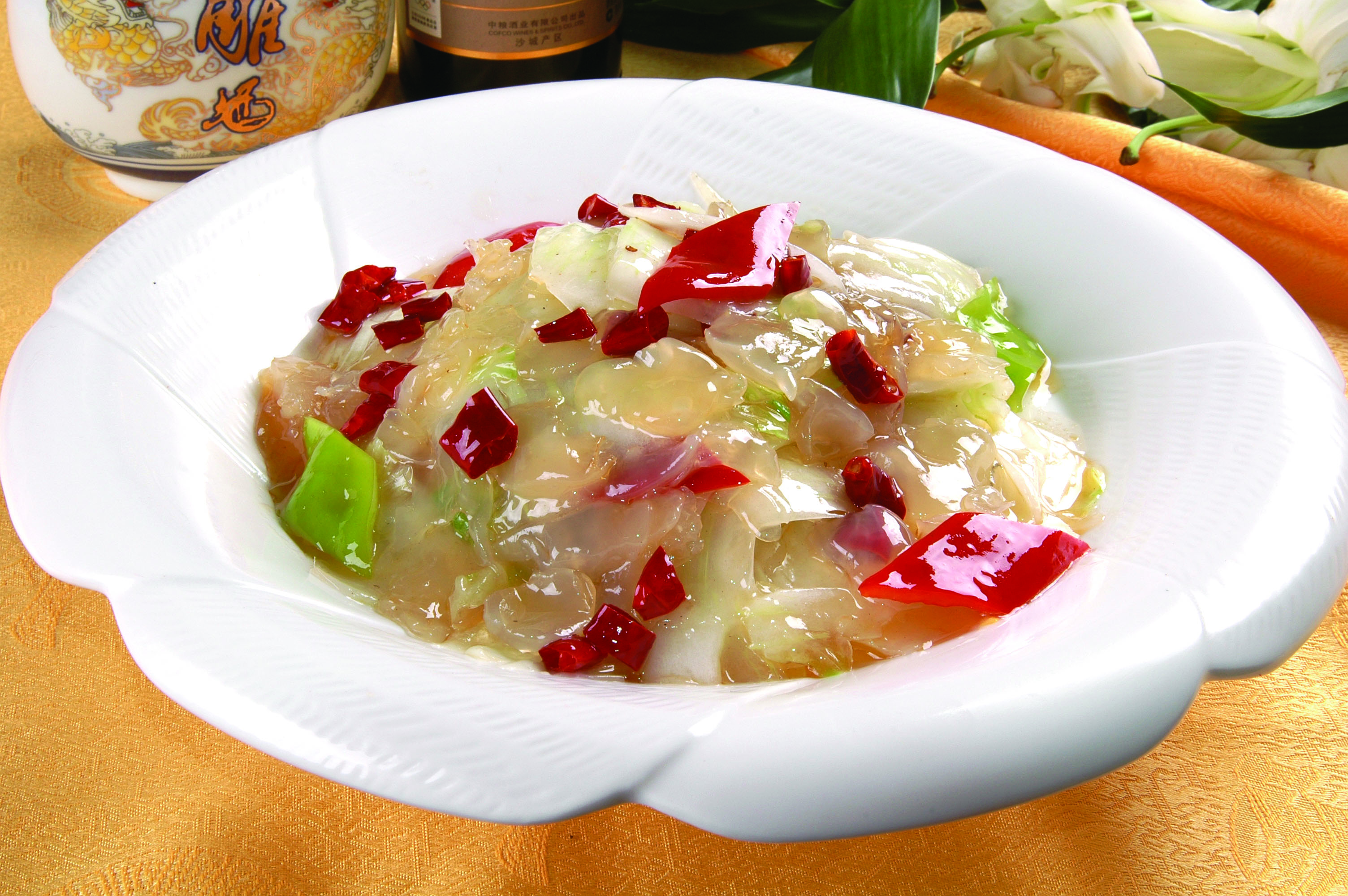 每日推荐六道美味佳肴:六道回味无穷的美食,酸辣白菜炒蛰头