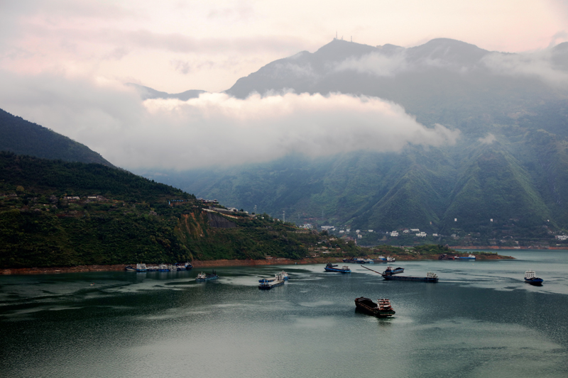 三峽高峽平湖——大寧湖貨船運(yùn)輸繁忙