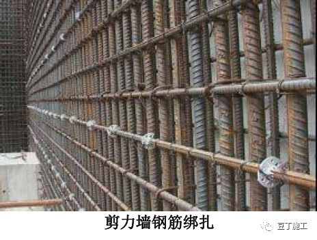 应按现行国家标准《钢筋混凝土用热轧带肋钢筋》等的规定抽取试件作